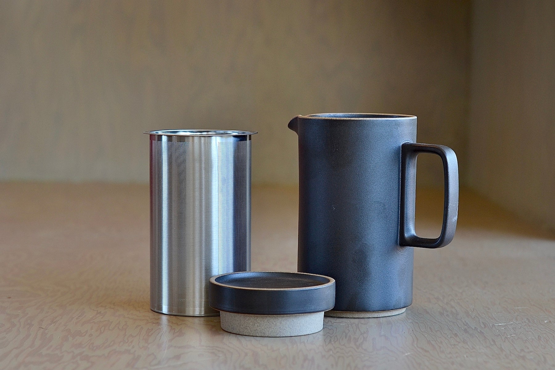 Hasami Tall Teapot in Gray